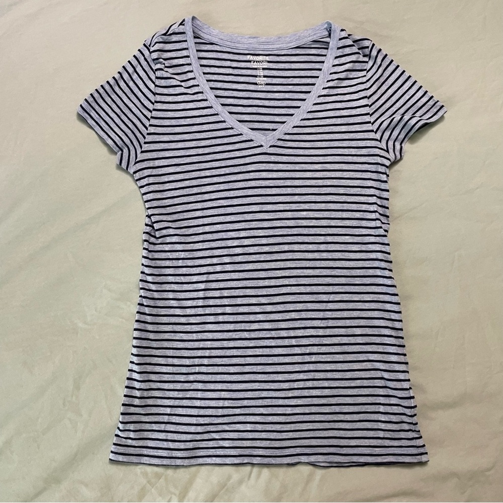 Gap lightly blue and navy striped v-neck tee